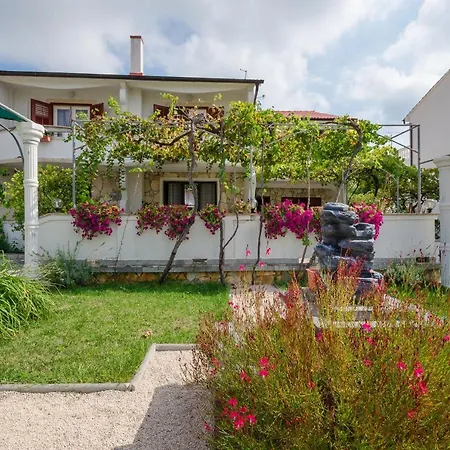 Helena Apartman Lopar