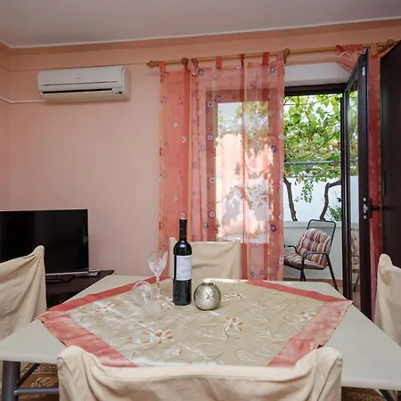 Apartman Helena Lopar